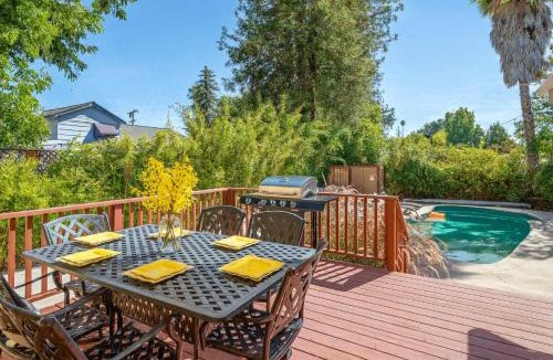Napa House | Modern Napa 3BD Wine Country Escape with Pool and Spa