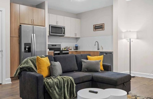 Eighth Avenue Apartment | Modern Nashville 1BR, Walk to Gulch and Broadway