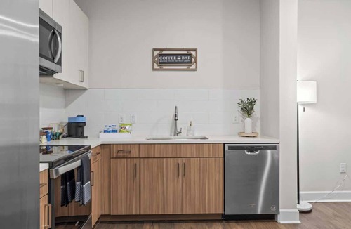 Eighth Avenue Apartment | Modern Nashville 1BR, Walk to Gulch and Broadway