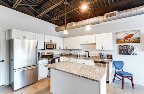 Nashville Condo | Modern Nashville Condo: 5 Mi to Downtown!