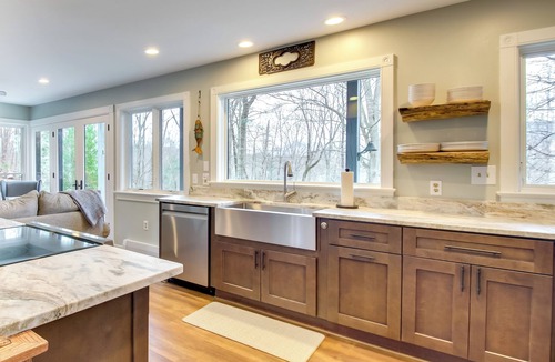 Nellysford Cottage | Modern Nellysford Getaway on 40 Private Acres!