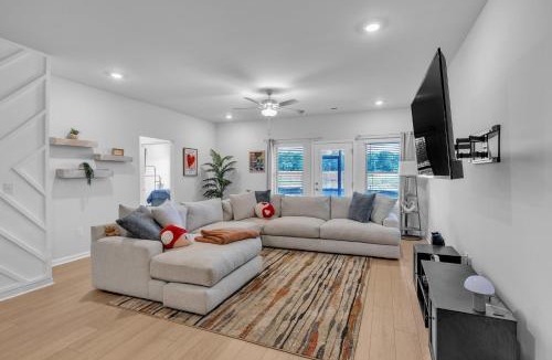 Normal House | Modern Nest - Huntsville Hideaway home