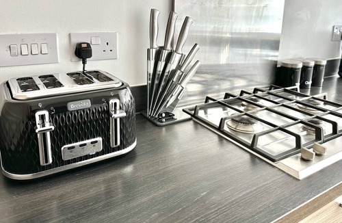 Basildon Apartment | Modern New Build 4 Bed En-Suite