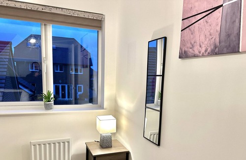 Basildon Apartment | Modern New Build 4 Bed En-Suite