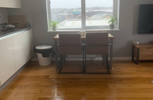 Waddon Apartment | Modern, new build apartment