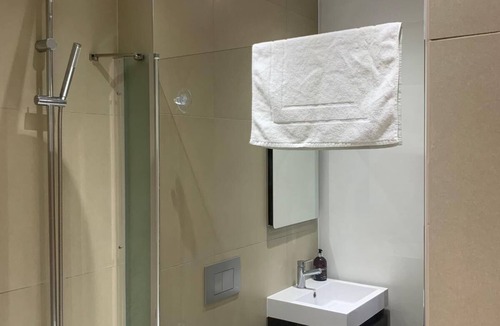 Waddon Apartment | Modern, new build apartment