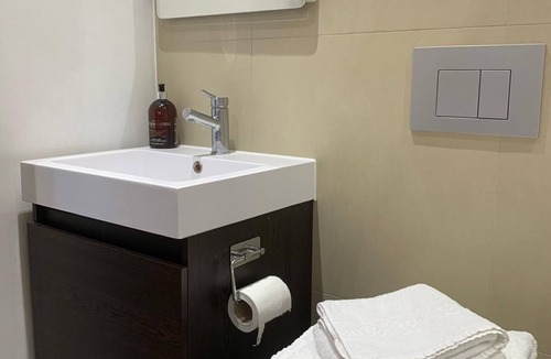 Waddon Apartment | Modern, new build apartment