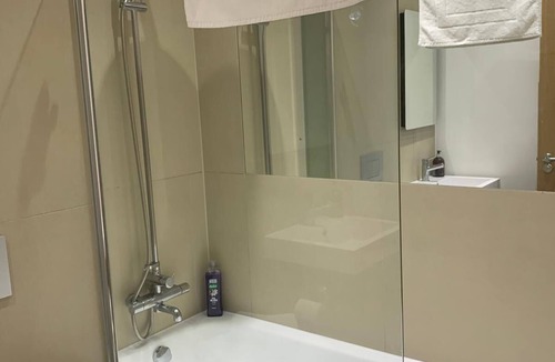 Waddon Apartment | Modern, new build apartment