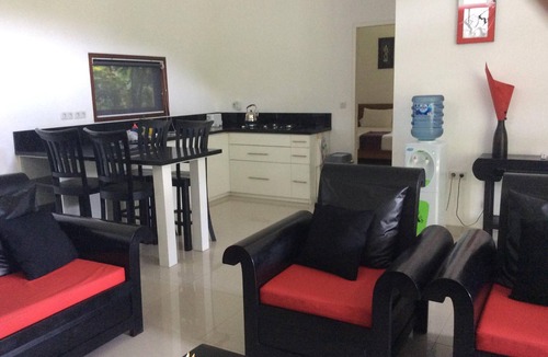 Senggigi House | Modern new bungalow in cozy holiday park + swimming pool