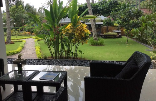 Senggigi House | Modern new bungalow in cozy holiday park + swimming pool