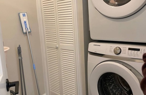 Manorhaven House | Modern, new, convenient 4 bed