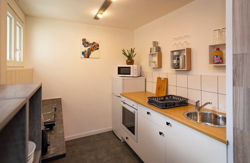 Laroque-des-Alberes Apartment | Modern, New, Stylish, 3 Bed, 2 Bath, Self Catering Gite. Private Garden & Pool!