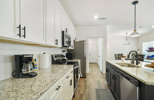 Fort Worth House | Modern NEW Home Minutes from the Fort Worth Stockyards & TCU