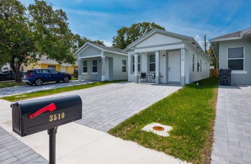 Westgate House | Modern New Home, Prime West Palm Beach Location