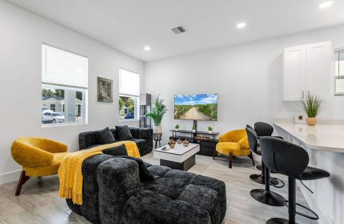 Westgate House | Modern New Home, Prime West Palm Beach Location