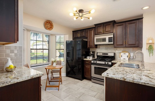 Barker House | Modern & New #Katy w/Spacious Backyard Firepit