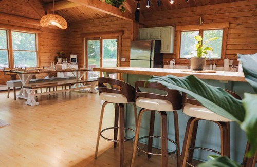Esperance Cabin | Modern NEW Log Cabin Oasis Retreat - Hot tub/Sauna