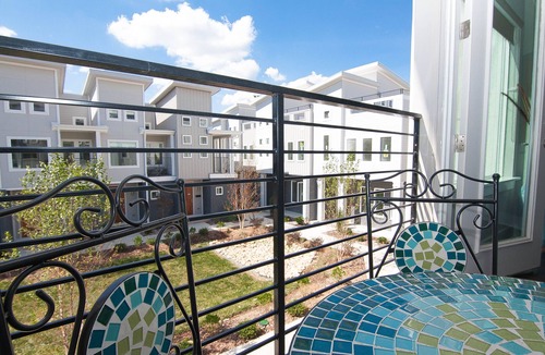 Chestnut Hill House | Modern NEW Luxury Townhouse - 1 mile to Downtown & Broadway