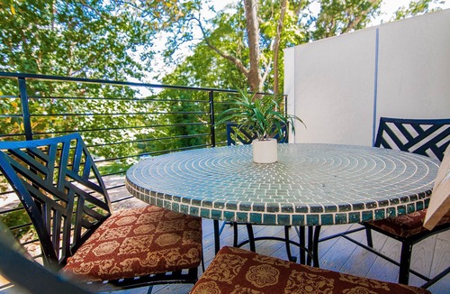 Chestnut Hill House | Modern NEW Luxury Townhouse - 1 mile to Downtown & Broadway