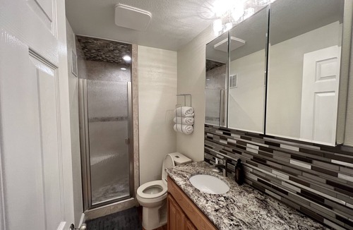 Altamont Apartment | Modern New Studio with All Amenities!