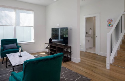 MLK House | Modern New Urban Retreat in Trendy East Austin Near Downtown