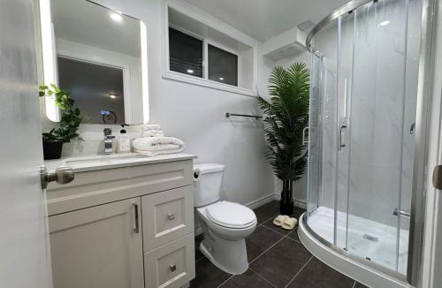 L'Amoreaux Bed & Breakfast | Modern Newly-Renovated Suite Free Parking