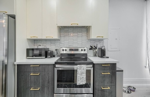 York - Haig House | Modern Niagara-area Spa-like Home