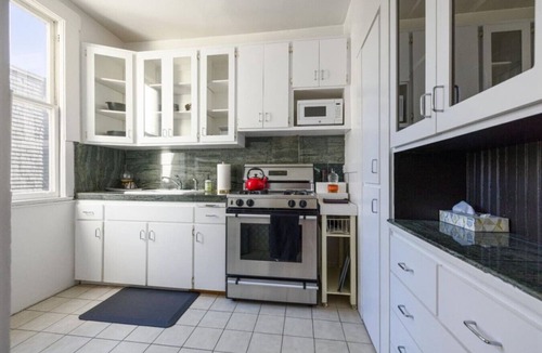 Lower Nob Hill Apartment | Modern Nob Hill studio in charming bldg w/elevator