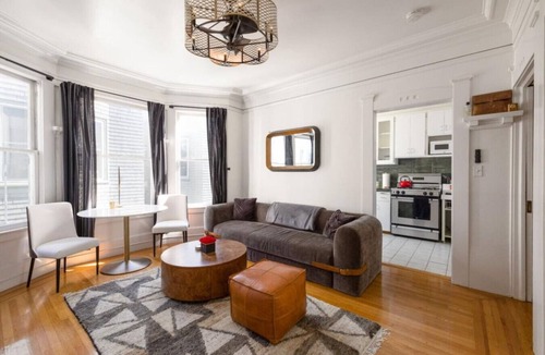 Lower Nob Hill Apartment | Modern Nob Hill studio in charming bldg w/elevator