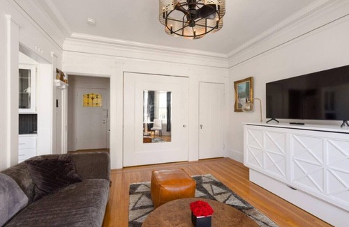 Lower Nob Hill Apartment | Modern Nob Hill studio in charming bldg w/elevator