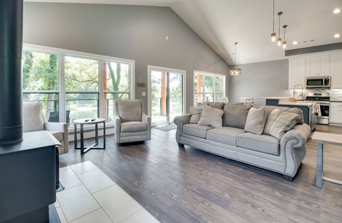 Mountain Home Cabin | Modern Norfork River Cabin Rental w/Shared Dock!