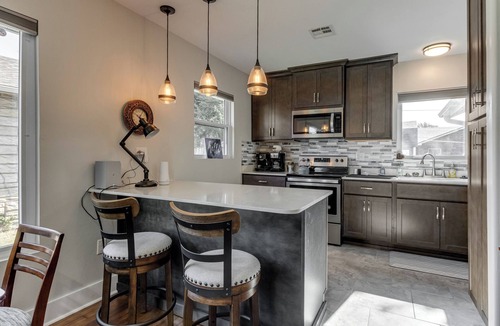 Norman House | Modern Norman Bungalow 5 Min to OU Sleeps 6