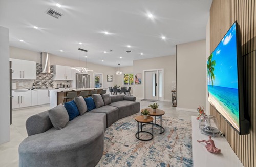 North Miami Villa | Modern North Miami Oasis w/Heated Pool & Patio