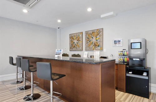 Olde Kensington Apartment | Modern Northern Liberties Studio - Rooftop Pool, Gym & Concierge