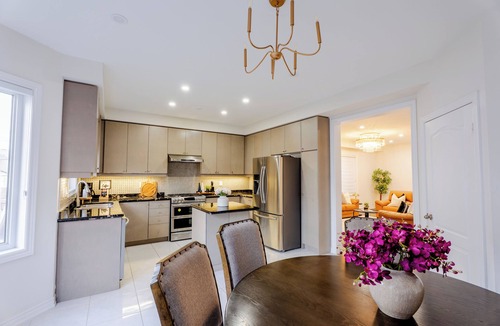 Oakville House | Modern Oakville Home | 2 King, 2 Queen + Gazebo