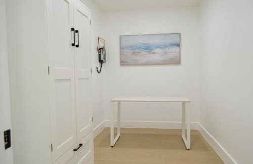 Pinewood Park House | Modern Oasis 3 bedroom 1 bathroom