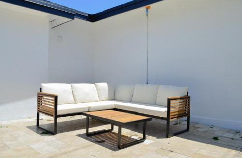 Pinewood Park House | Modern Oasis 3 bedroom 1 bathroom