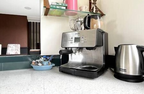 Ridgeway House | Modern Oasis: 4 Bed Retreat