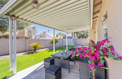 North Las Vegas House | Modern Oasis: Cozy Retreat Near the Strip