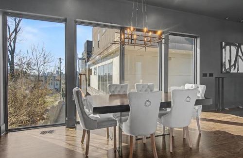Talbot's Corner Apartment | Modern Oasis Downtown Skyline View Prime Nashville