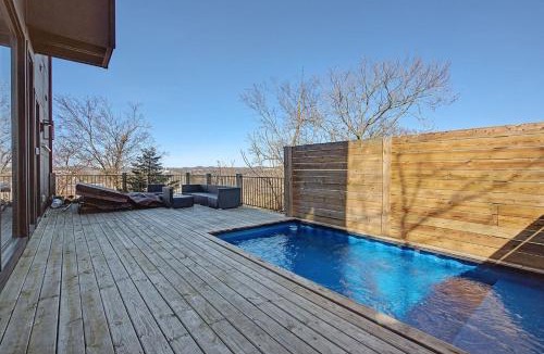 Talbot's Corner Apartment | Modern Oasis Downtown Skyline View Prime Nashville