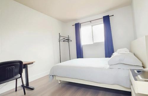 East Credit House | Modern Oasis Mississauga - Near Airport