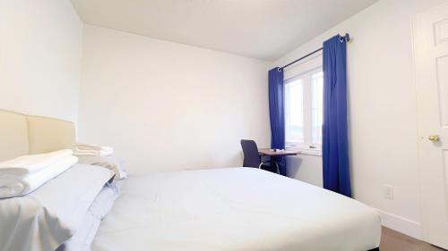 East Credit House | Modern Oasis Mississauga - Near Airport