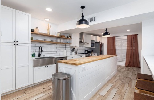 North San Antonio - SAT House | Modern Oasis! Pool, Mini-Golf, Game Room, Theatre!