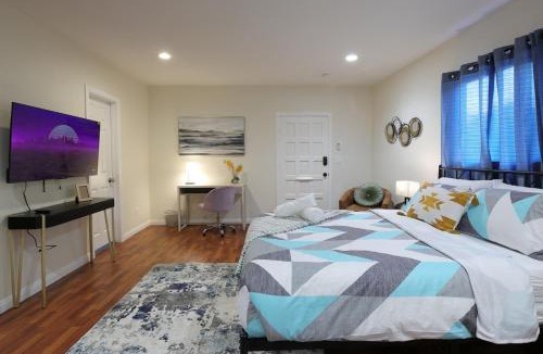 Park Mesa Heights Apartment | Modern Oasis Studio - near LAX, SoFi, USC, DTLA