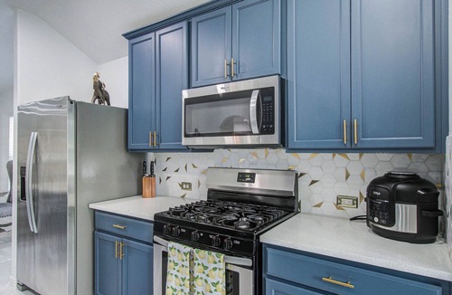 Barker House | Modern Oasis with Jacuzzi & Gym on Katy Tx