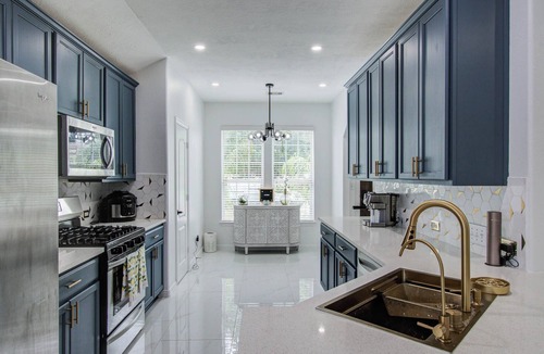 Barker House | Modern Oasis with Jacuzzi & Gym on Katy Tx