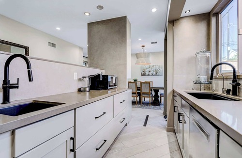 Los Angeles House | Modern Oasis with Pool · Near Beverly Hills