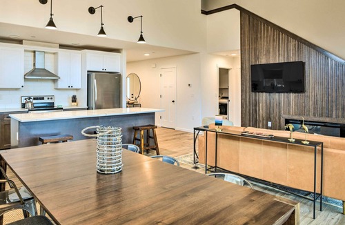 Ocean Shores House | Modern Ocean Shores Getaway with Dock!