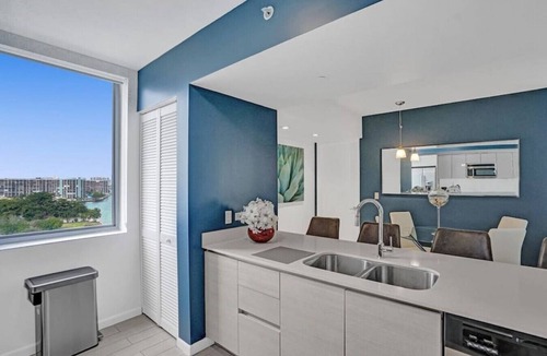 Hallandale Beach Condo | Modern Ocean View Condo Pool Gym Beach Service 902